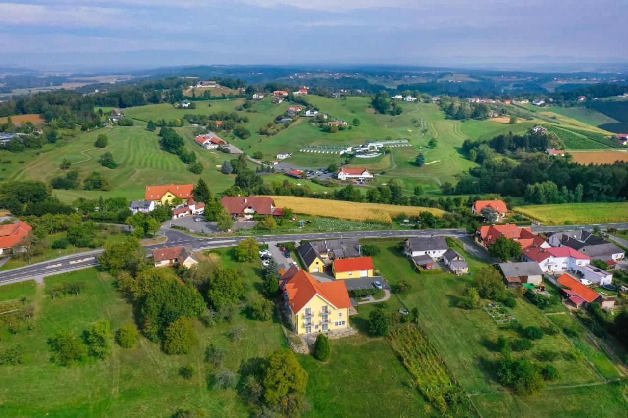 Golf&Therme Sonnenpension Frühstückshotel Burgauberg Stegersbach Exterior foto